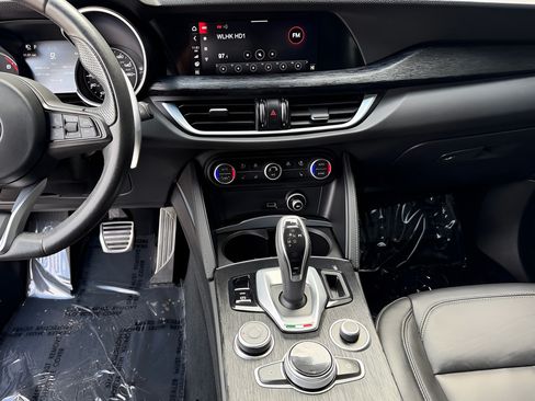 Used 2022 Alfa Romeo Stelvio Sprint RWD image 43