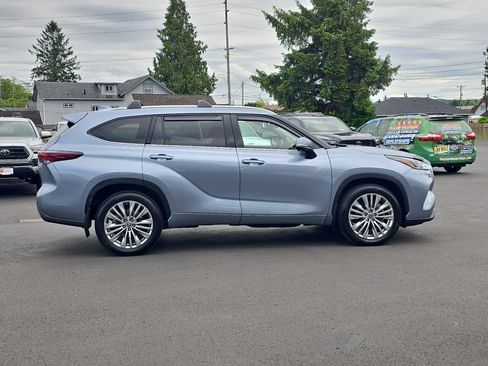 Used 2024 Toyota Highlander Platinum AWD/4WD image 7