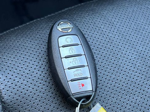 Used 2020 Nissan Rogue SL FWD image 25