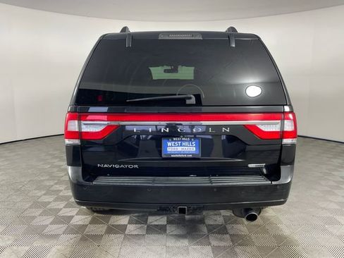 Used 2015 Lincoln Navigator Base image 23