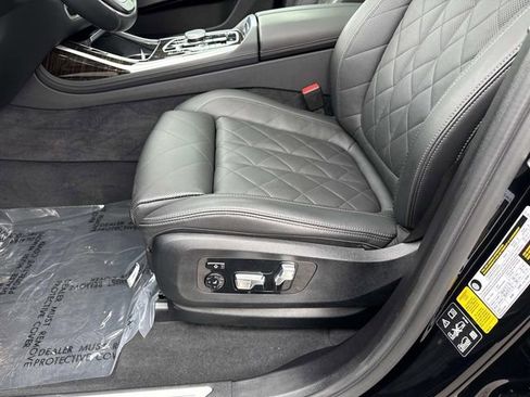 Used 2023 BMW X7 xDrive40i w/ Premium Package image 11