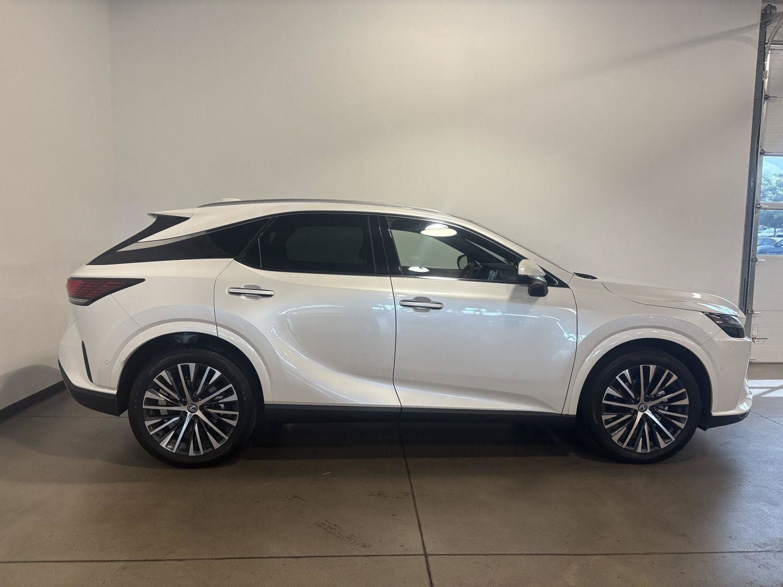 Used 2026 Lexus RX 350 w/ Convenience Package AWD/4WD image 2