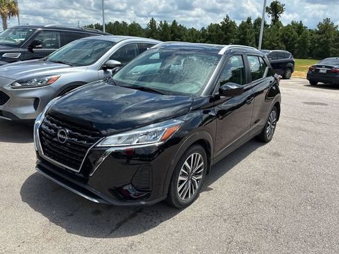 Used 2024 Nissan Kicks SV FWD image 3