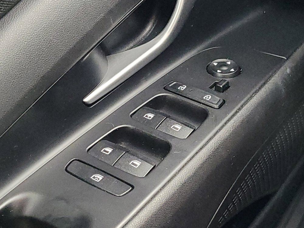 Used 2025 Hyundai Elantra SE FWD image 27