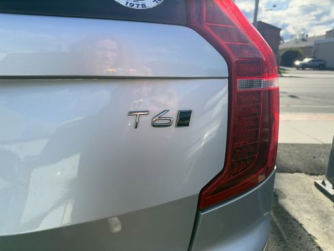 Used 2018 Volvo XC90 T6 Momentum w/ Convenience Package image 8