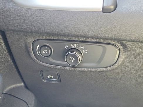 Used 2024 GMC Terrain SLE FWD image 18