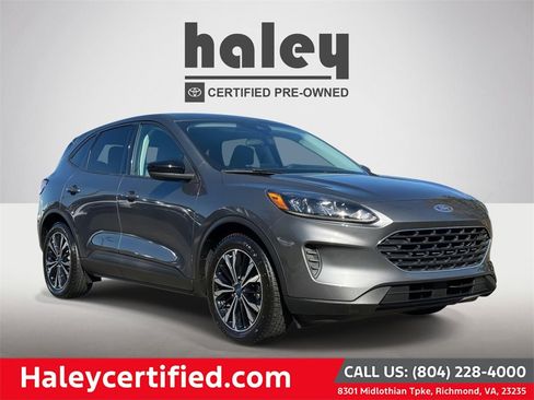 Used 2022 Ford Escape SE w/ SE Sport Appearance Package image 1