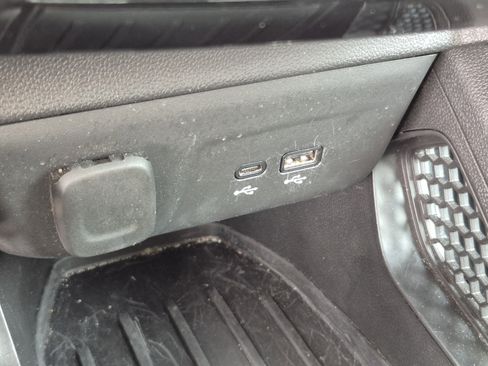 Used 2025 Chevrolet TrailBlazer LT AWD/4WD image 31