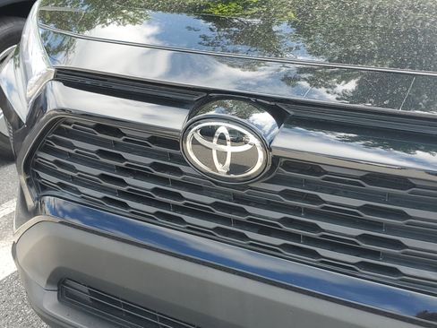 Used 2023 Toyota RAV4 XLE w/ Convenience Package FWD image 5