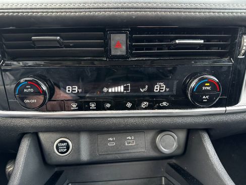 Used 2023 Nissan Rogue SV image 28