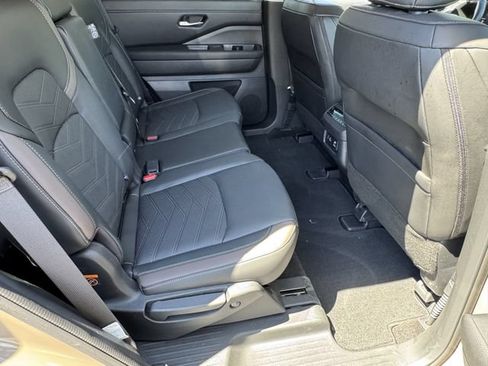 Used 2024 Nissan Pathfinder Platinum w/ Cargo Package AWD/4WD image 27