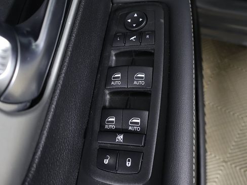 Used 2023 Chrysler Pacifica Limited w/ Uconnect Theater Family Group image 42