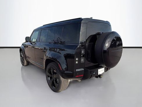 New 2026 Land Rover Defender 110 X-Dynamic SE image 3