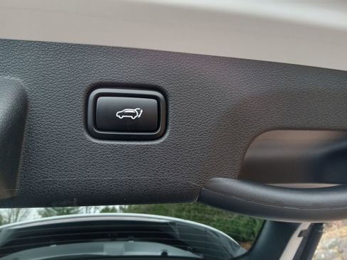 Used 2025 Kia Sportage SX image 24