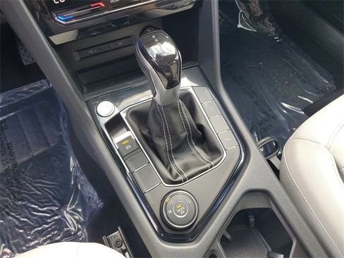 Certified 2025 Volkswagen Taos SE w/ Panoramic Sunroof Package image 27