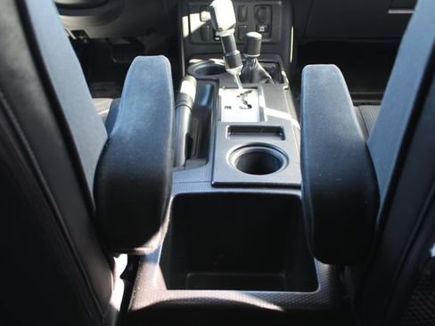 Used 2011 Toyota FJ Cruiser 4WD w/ Upgrade Pkg image 42