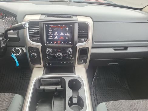 Used 2018 RAM 2500 SLT w/ Luxury Group image 18