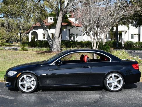 Used 2011 BMW 335i Convertible image 28