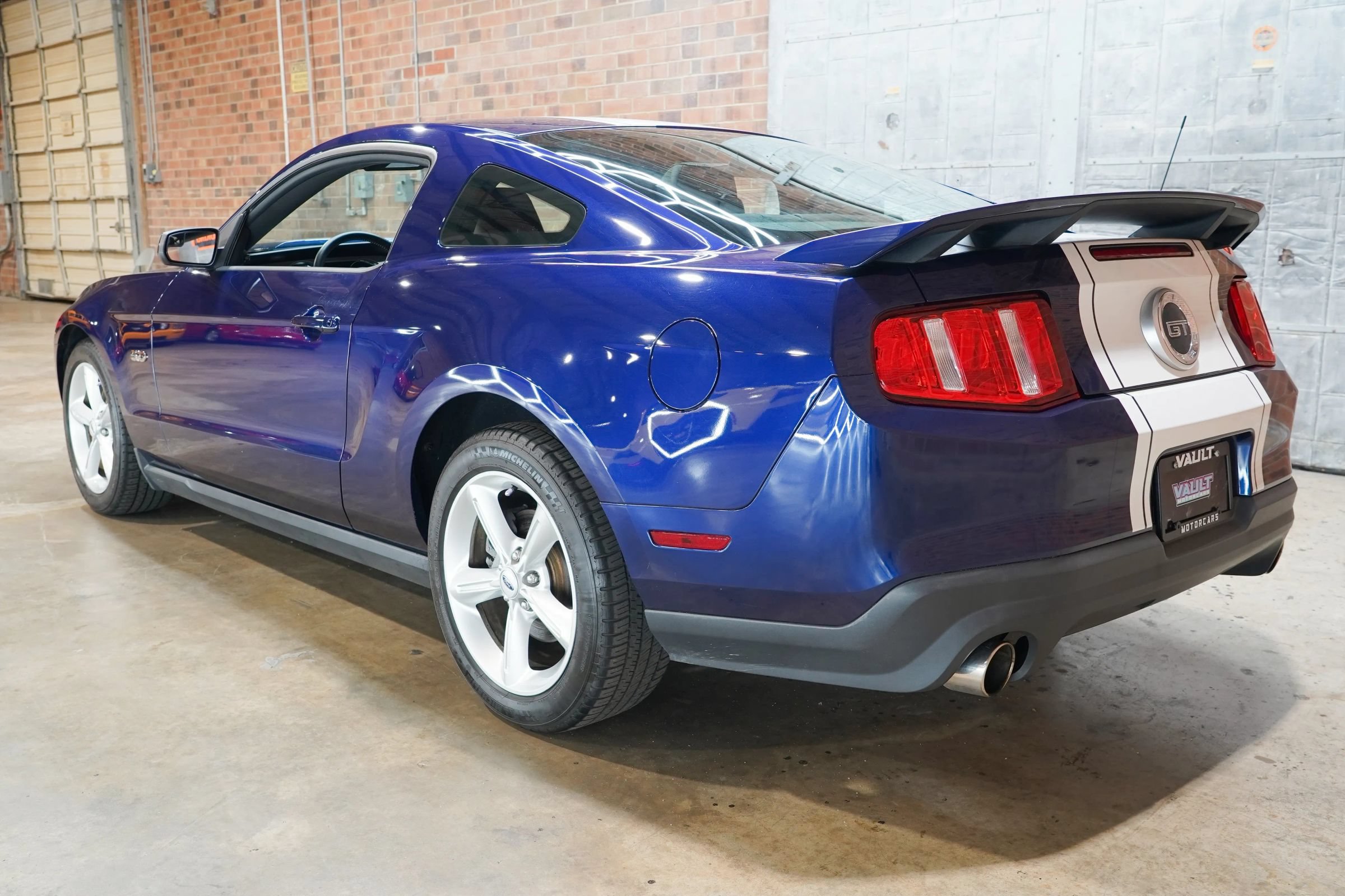 Used 2012 Ford Mustang GT Premium w/ GT Coupe Accessory Pkg 4 RWD image 9