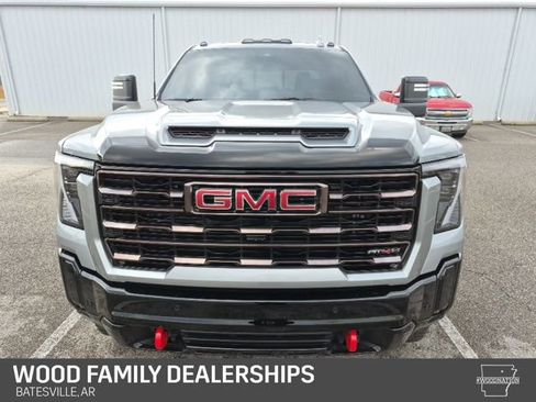 Used 2025 GMC Sierra 2500 AT4X image 5