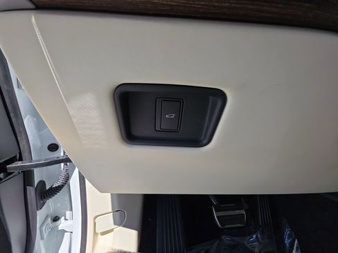 Certified 2023 Land Rover Range Rover SE AWD/4WD image 13