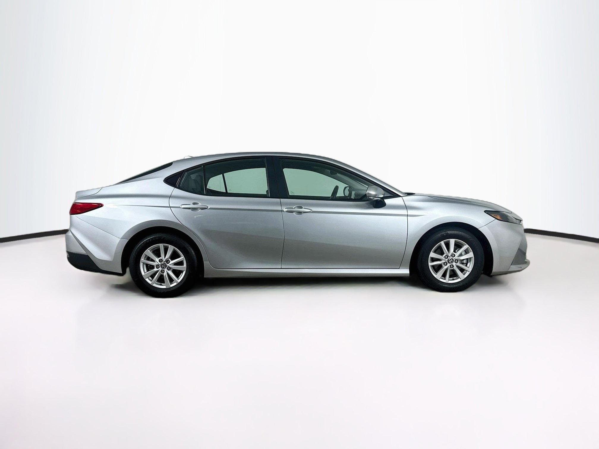 Used 2025 Toyota Camry LE FWD image 10