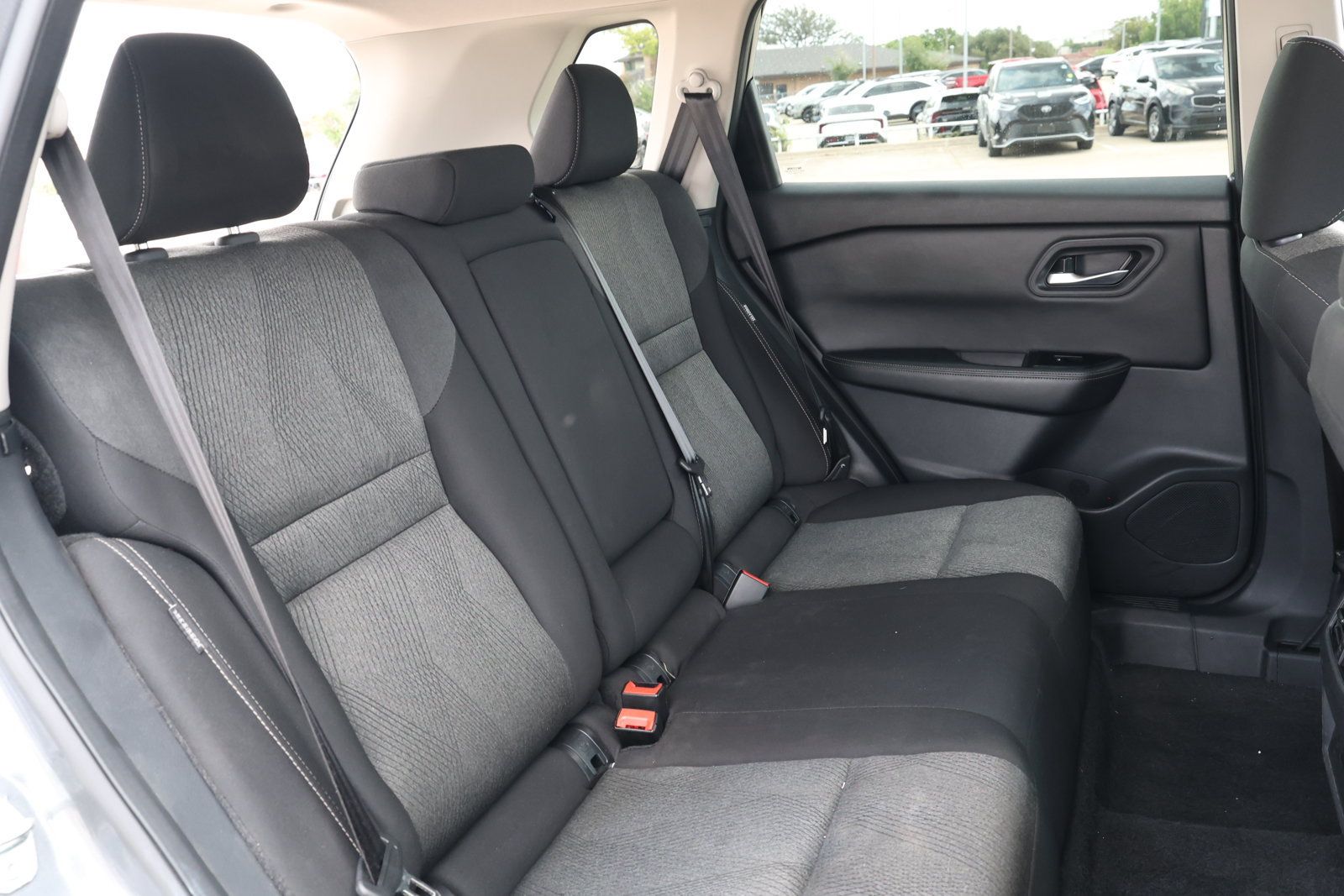 Used 2025 Nissan Rogue SV AWD/4WD image 32