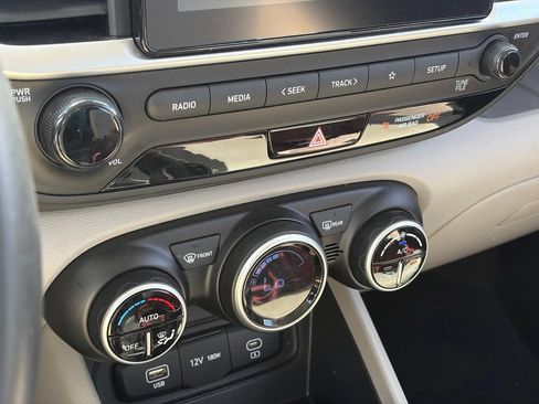 Used 2025 Hyundai Venue SEL FWD image 9