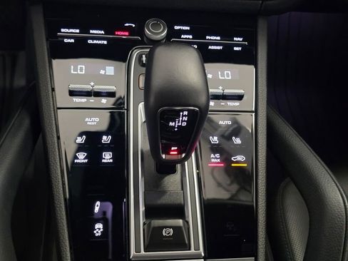 Certified 2023 Porsche Cayenne Platinum Edition AWD/4WD image 16