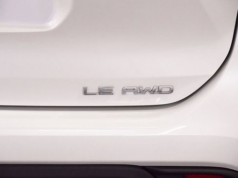 Used 2023 Toyota Highlander LE AWD/4WD image 14