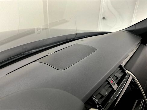 Used 2019 Land Rover Discovery HSE AWD/4WD image 44