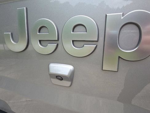 Used 2020 Jeep Gladiator Overland w/ LED Lighting Group AWD/4WD image 32