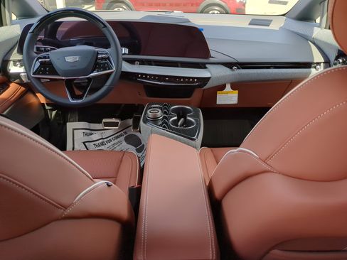 New 2026 Cadillac Optiq Luxury 2 image 13