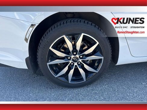 Used 2022 Chevrolet Malibu RS image 12