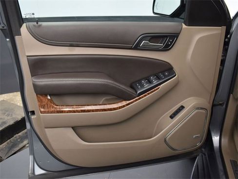 Used 2020 Chevrolet Suburban Premier w/ Premier 6.2L Value Package image 10