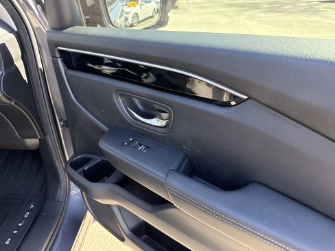 Used 2025 Honda Pilot EX-L image 17