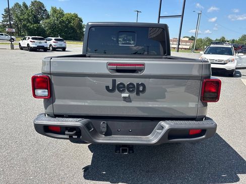 Used 2022 Jeep Gladiator Sport AWD/4WD image 7