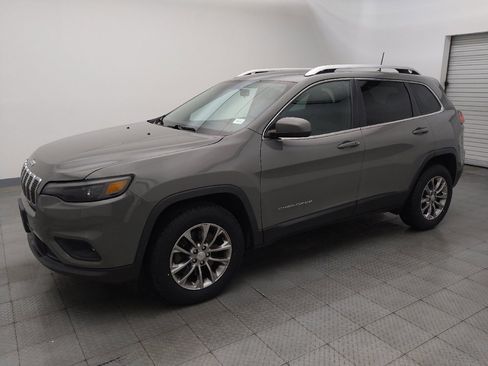 Used 2019 Jeep Cherokee Latitude Plus w/ Cold Weather Group image 2