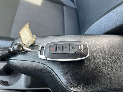 Used 2025 Nissan Versa SV image 20