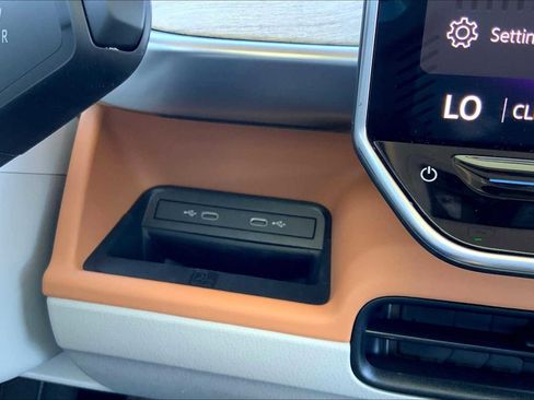 New 2025 Volkswagen ID. Buzz 1st Edition AWD/4WD image 18