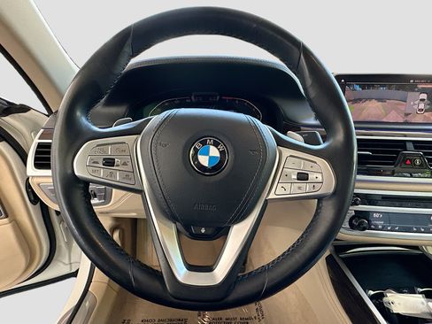 Used 2020 BMW 740i w/ Luxury Rear Seating Package RWD image 11
