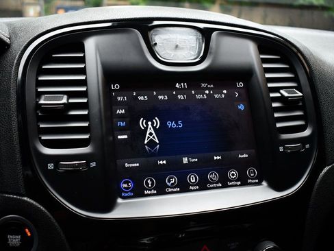 Used 2019 Chrysler 300 S image 32