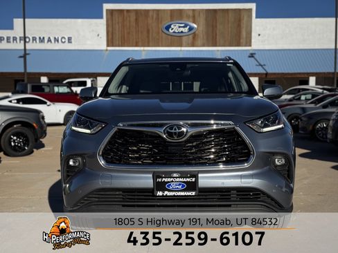 Used 2023 Toyota Highlander Limited image 2
