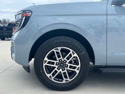 New 2026 Ford Expedition Active image 11