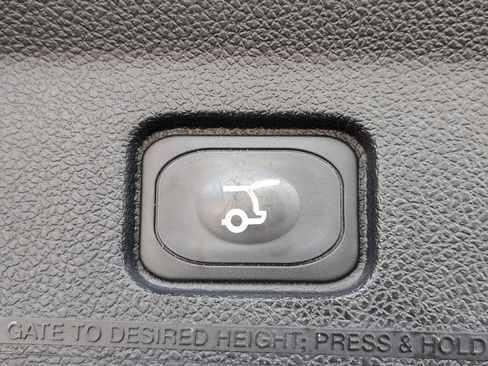 Used 2017 Ford Explorer Platinum AWD/4WD image 33