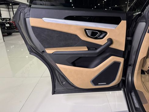 Used 2021 Lamborghini Urus image 39