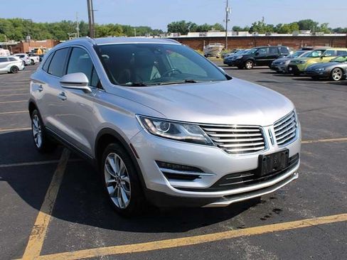 Used 2017 Lincoln MKC Select w/ Lincoln MKC Climate Package AWD/4WD image 4