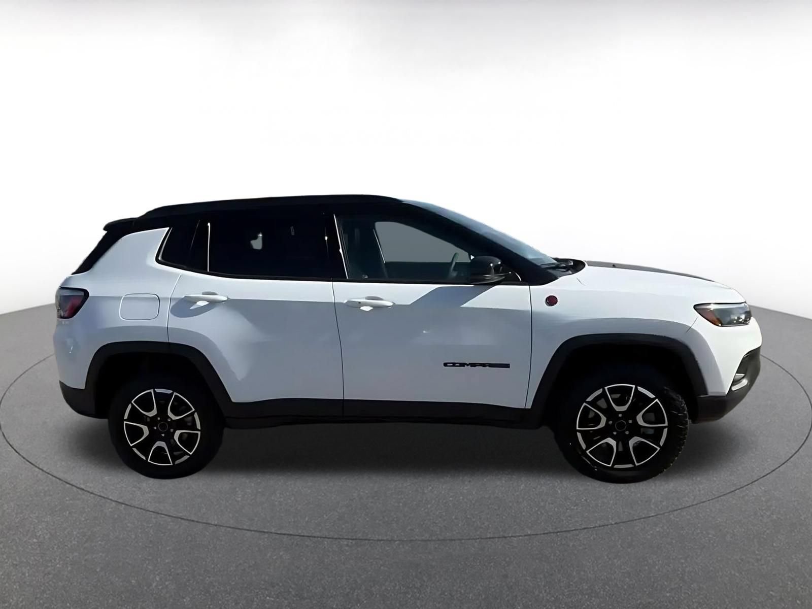 Used 2025 Jeep Compass Trailhawk AWD/4WD image 15