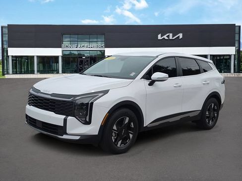 Certified 2026 Kia Sportage LX w/ LX Convenience Package FWD image 2