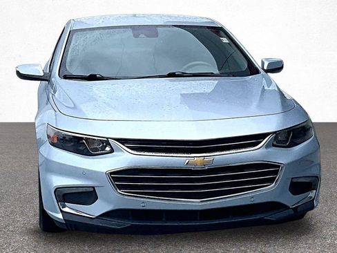 Used 2017 Chevrolet Malibu LT w/ Leather Package FWD image 3
